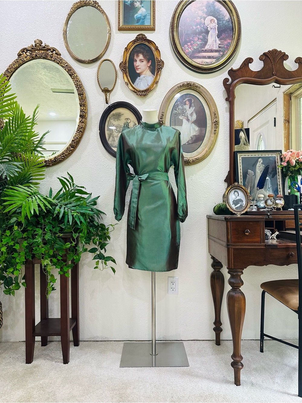 Emerald Green Long Sleeve Tie-Waist Dress